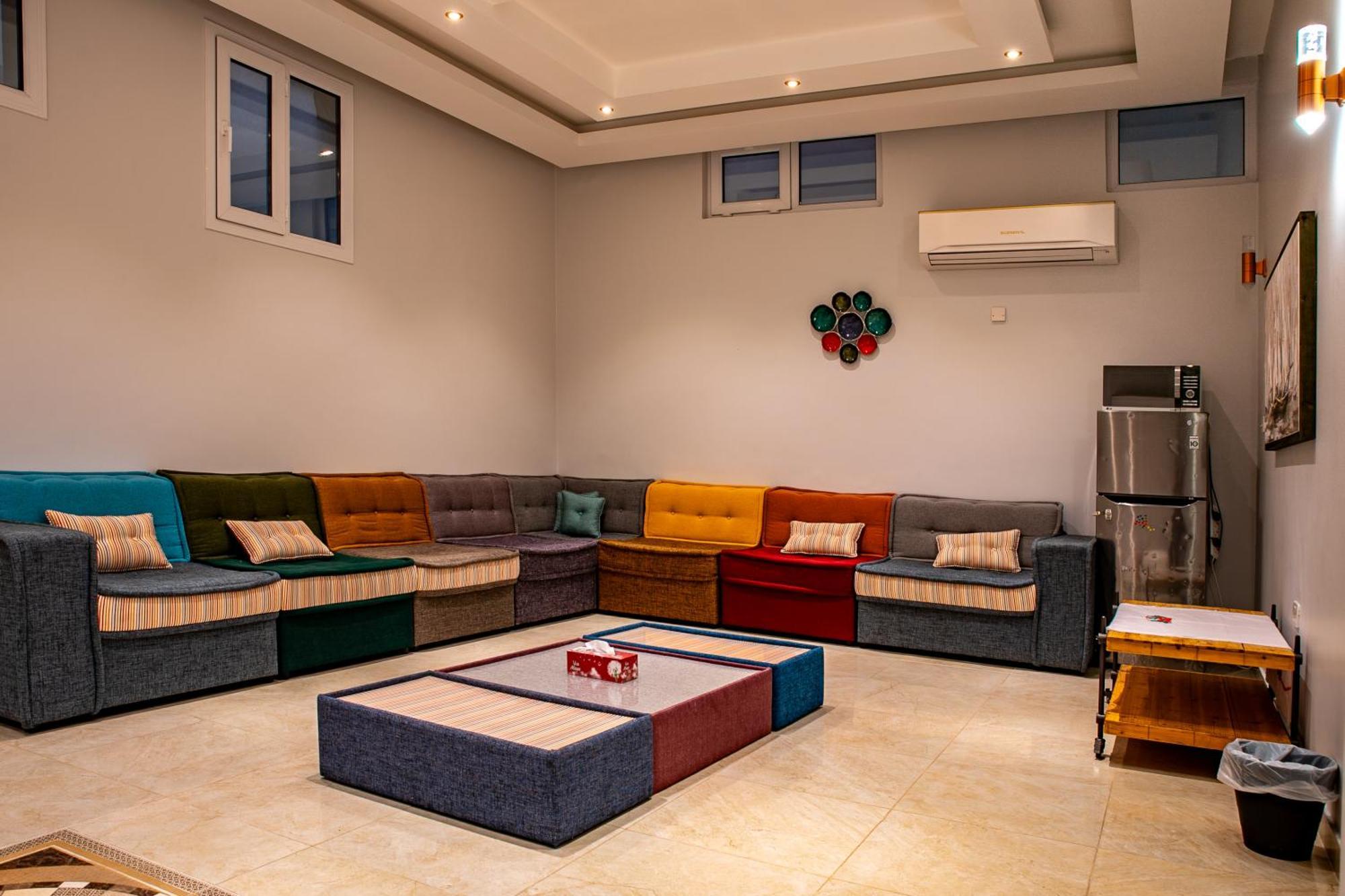 Elegant Garden Stay With 2 Living Areas, 2 Bedrooms, 1 Full And 1 Half Bath For 6 Guests Umm Al Amad Exterior photo